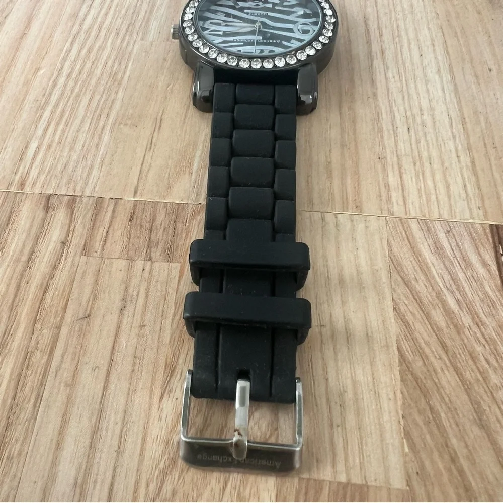 American exchange black white zebra stripe fashion watch NEW BATTERY